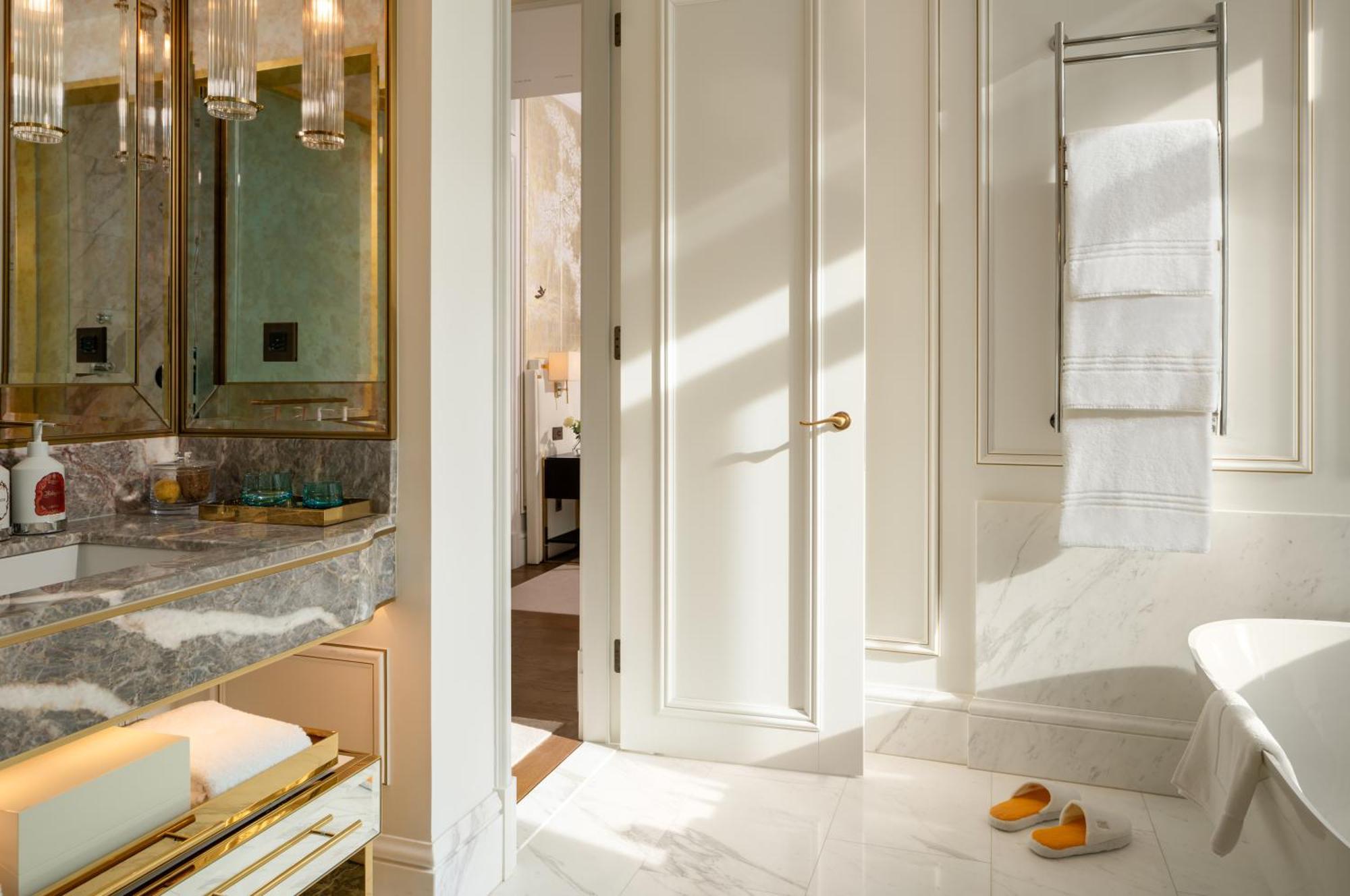 Corinthia Grand Hotel Du Boulevard Bukares Bagian luar foto
